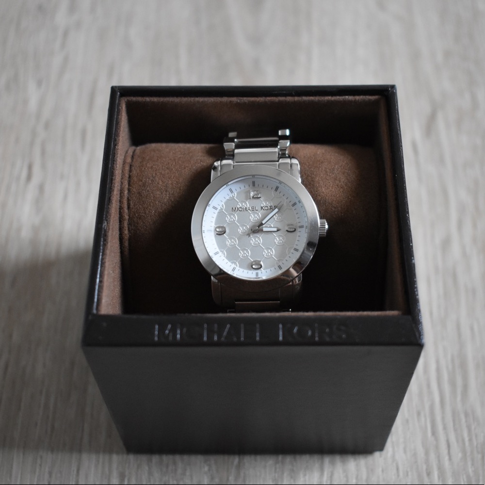 💥DEAL: Michael Kors Watch and Bracelet💥 - Picture 2 of 3